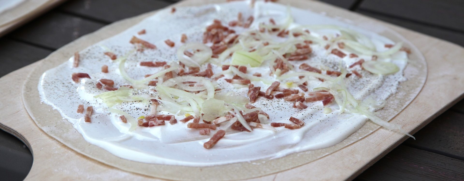 TARTE FLAMBEE 1920X750 | Flamme and Co Quels sont les plats typiquement alsaciens ? Saint-Dié-des-Vosges