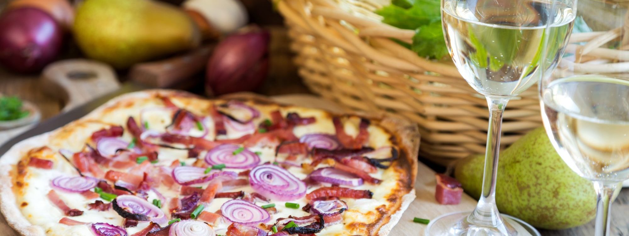 TARTE FLAMBEE VINPG 2000X750 | Flamme and Co Quel vin avec une tarte flambée ? Gérardmer